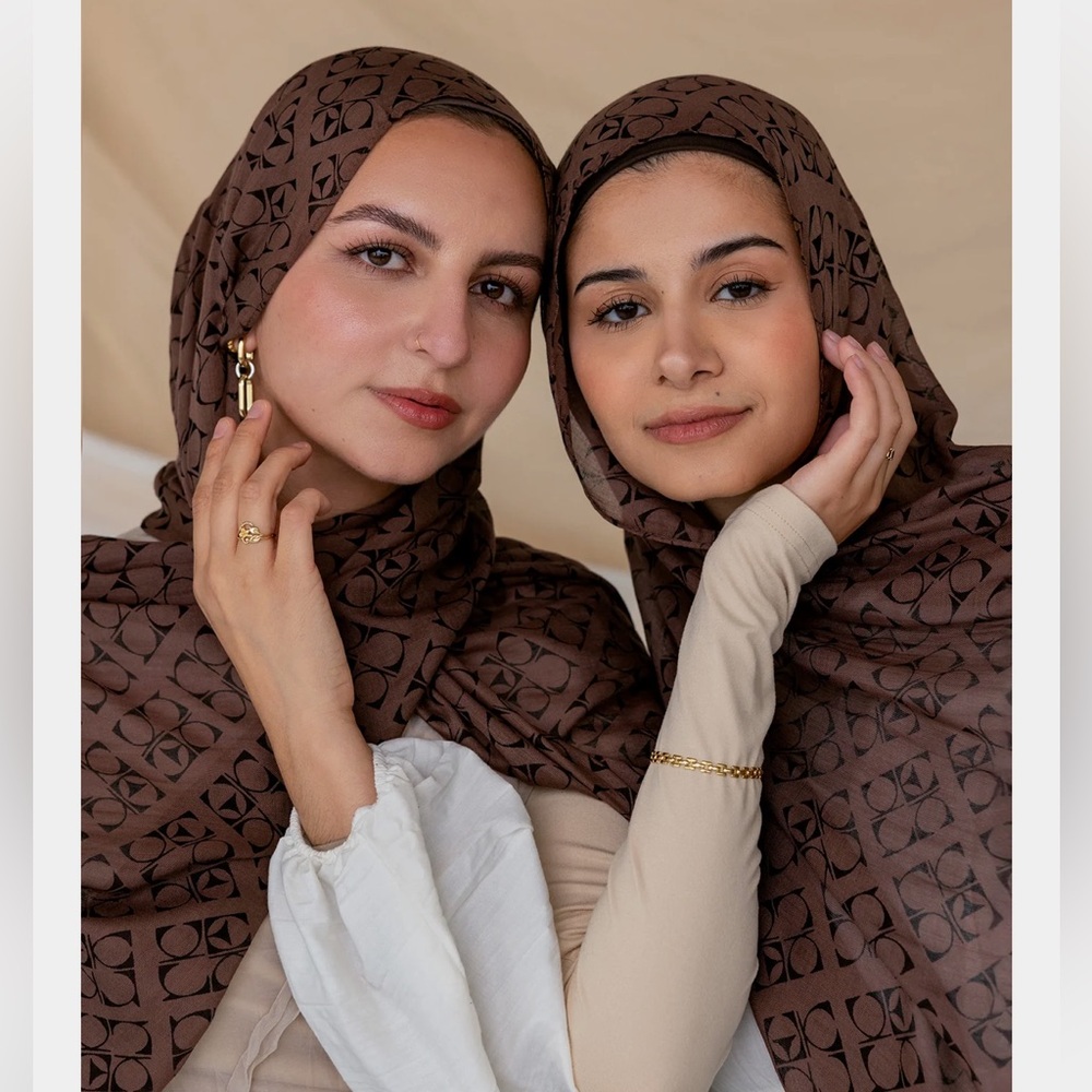 Vela scarves